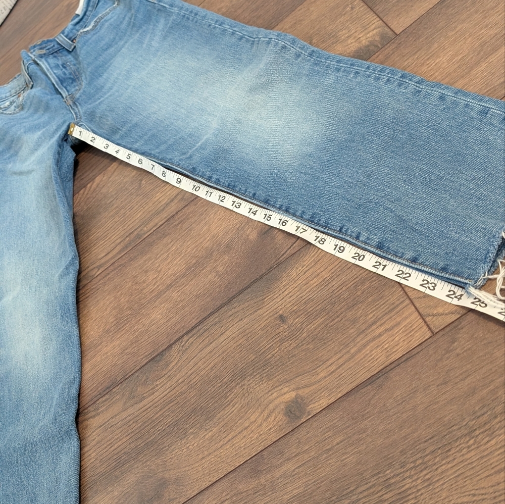 Frayed Hem Levis - Picture 7 of 8